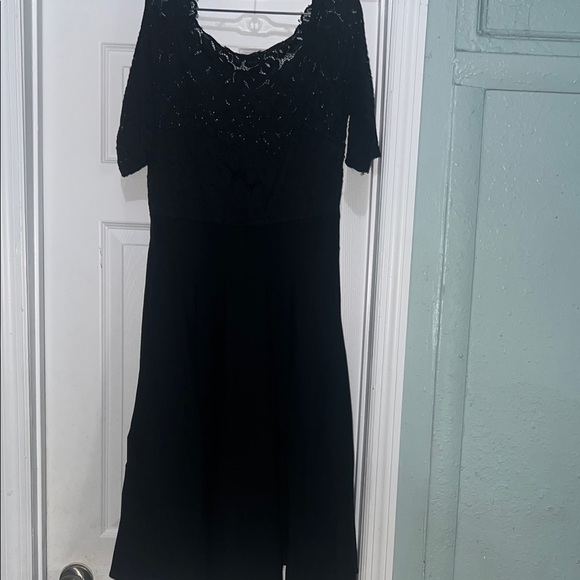 Chic Black Lace Long Sleeve Dress - Picture 2 of 7